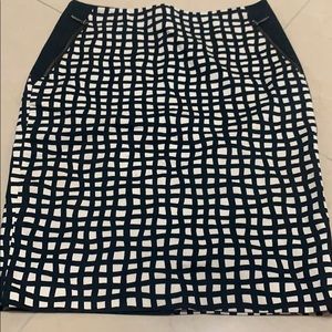 Like new black and white patterned skirt!